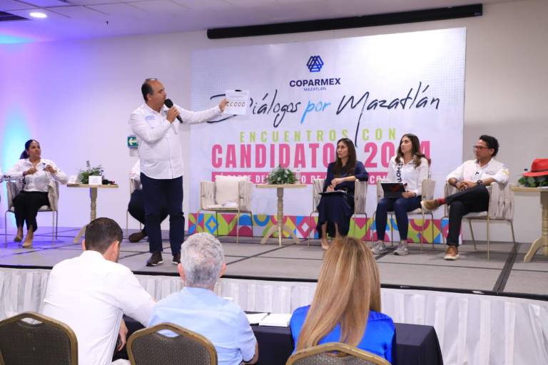 Candidatos de la coalición Fuerza y Corazón por México presentan propuestas ante empresarios en Mazatlán