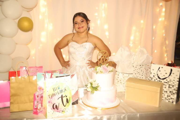 Teresita Chariley Arreola tiene inolvidable fiesta de 15 años