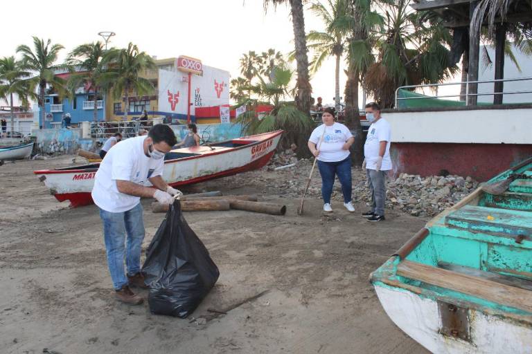Suman esfuerzos en Mazatlán para realizar limpieza en Playa Norte