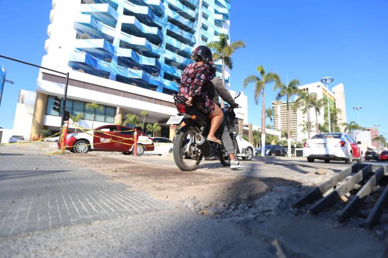 Queda libre la Camarón Sábalo; quitan los topes peatonales elevados que autorizó ‘El químico’