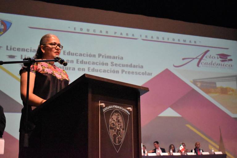 Concluyen su formación 326 estudiantes de la Escuela Normal de Sinaloa