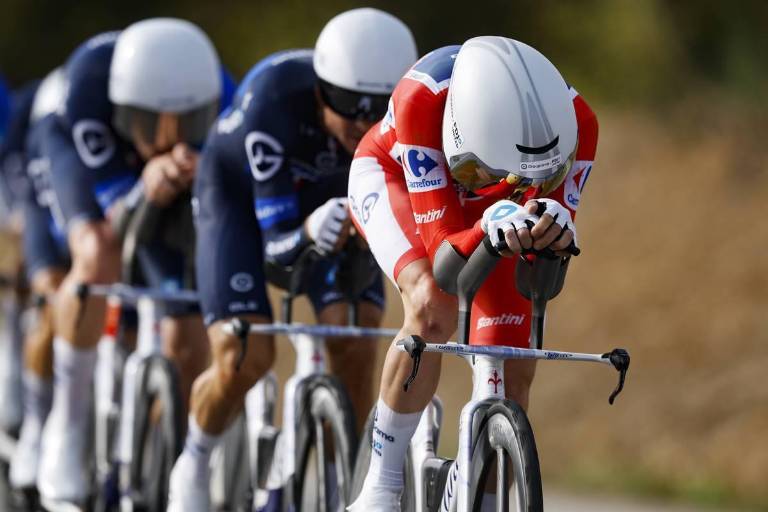 Vingegaard recupera La Roja tras la contrarreloj por equipos en Figueres; UAE se lleva la etapa