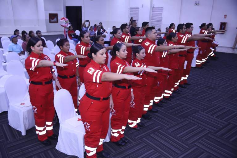 Se gradúan 30 nuevos Técnicos en Urgencias Médicas de la Cruz Roja Mexicana, en Mazatlán