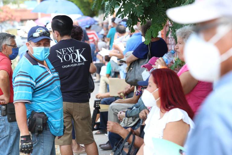 La vacuna contra el Covid-19 es para disminuir la mortalidad: Efrén Encinas