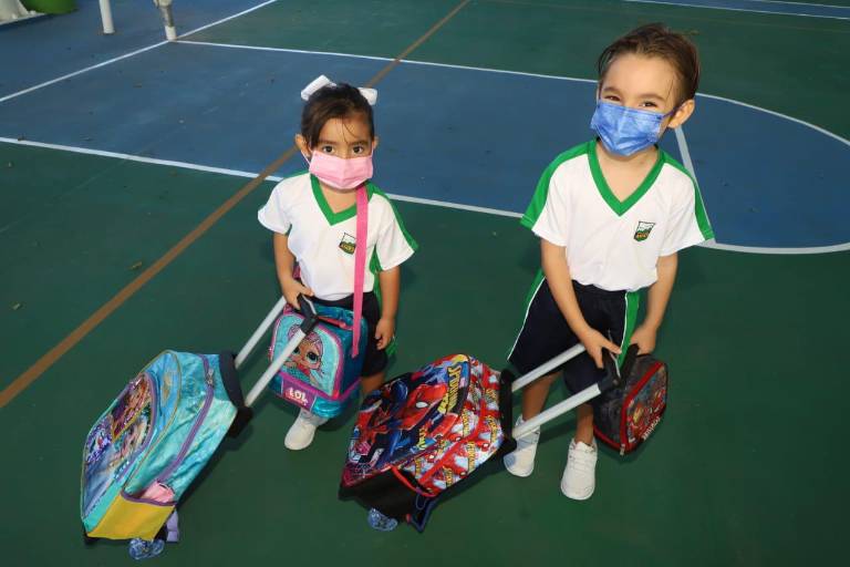 ¡Alumnos del Andes están de nuevo en las aulas!