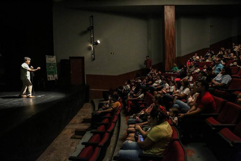 Con puros cuentos, se presenta el narrador Juan Carlos Nava