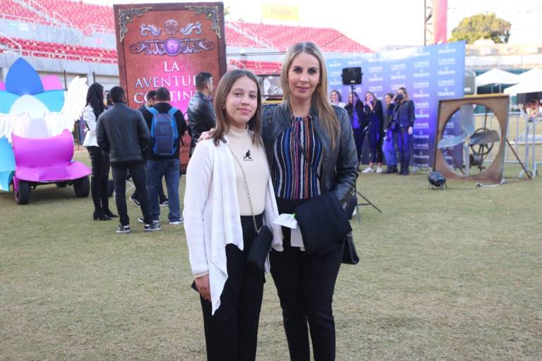 Scarleth I, Reina Infantil del Carnaval de Mazatlán 2022, recibe su corona