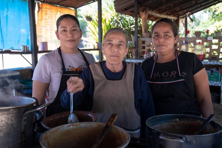 Habitantes de Carboneras reciben créditos del programa Mujeres Emprendedoras por el Bienestar