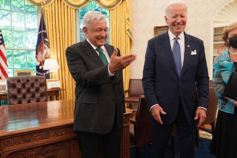 ‘Se me iba a ver la panza’, responde AMLO tras críticas por su comportamiento ante Biden