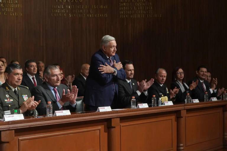 AMLO desplaza a Santiago Creel y Norma Piña en aniversario de la Constitución