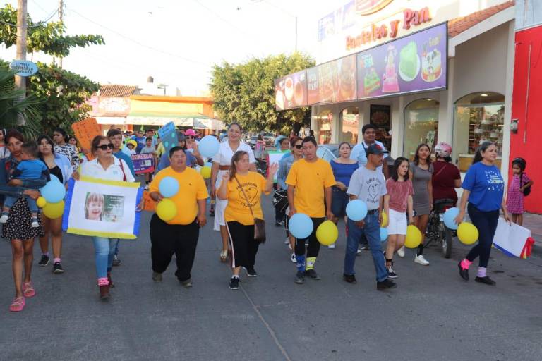 Marchan en Escuinapa en conmemoración del Día Mundial del Síndrome de Down