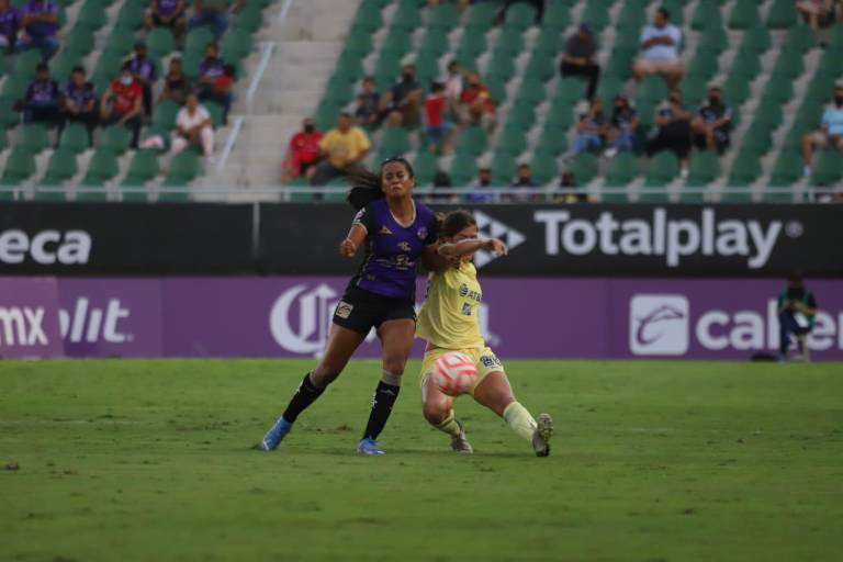 Clubes que conspiran y sueldos irrisorios: El futbol mexicano olvida a sus jugadoras