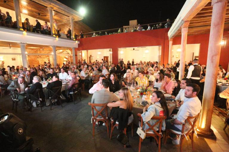 Disfrutan la gastronomía local y apoyan al Centro Histórico