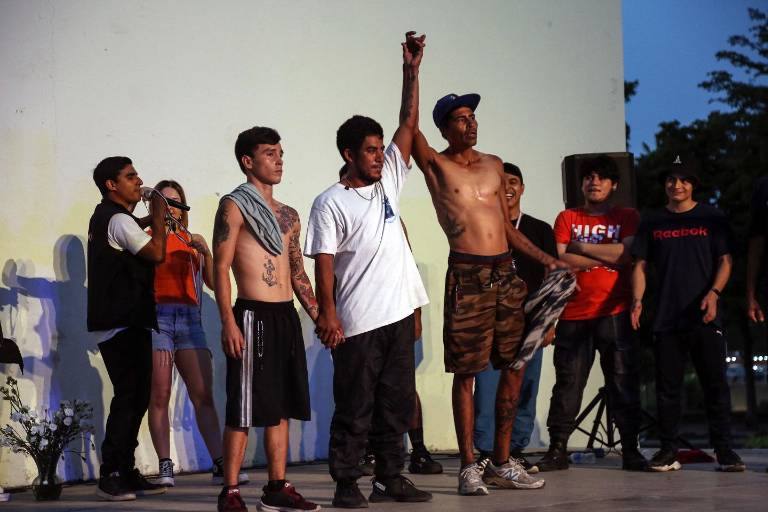 Honran a Max Corrales con batallas de Break Dance