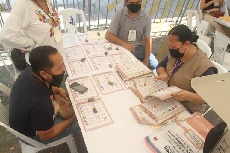 En Mazatlán, inconsistencias obligan a abrir paquetes electorales