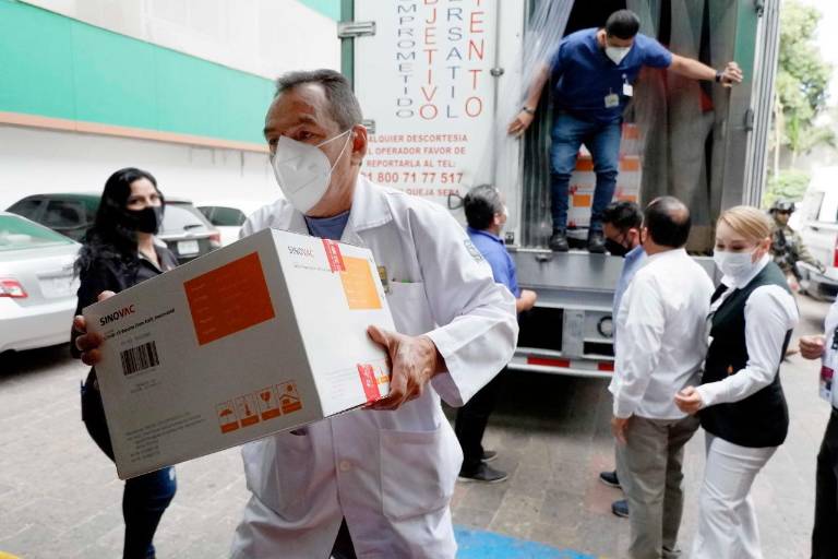 Llegan 20,400 vacunas contra el Covid-19 para aplicarse en zona urbana de Mazatlán