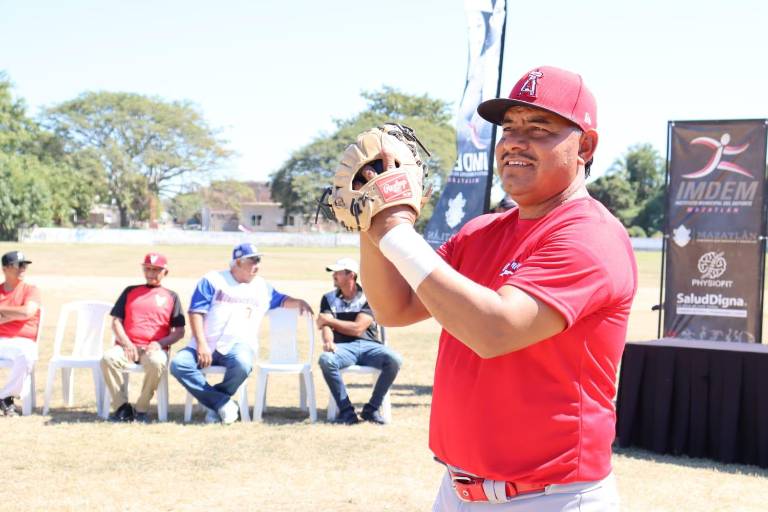 Cantan el playball en la Campesina Río Presidio, en honor al ‘Pillo’