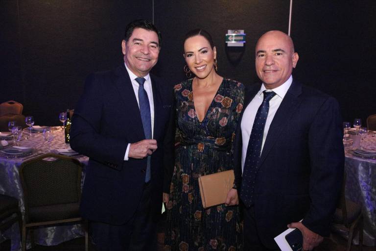 El empresario Rodolfo Madero Rodríguez recibe el Galardón Canacintra 2022