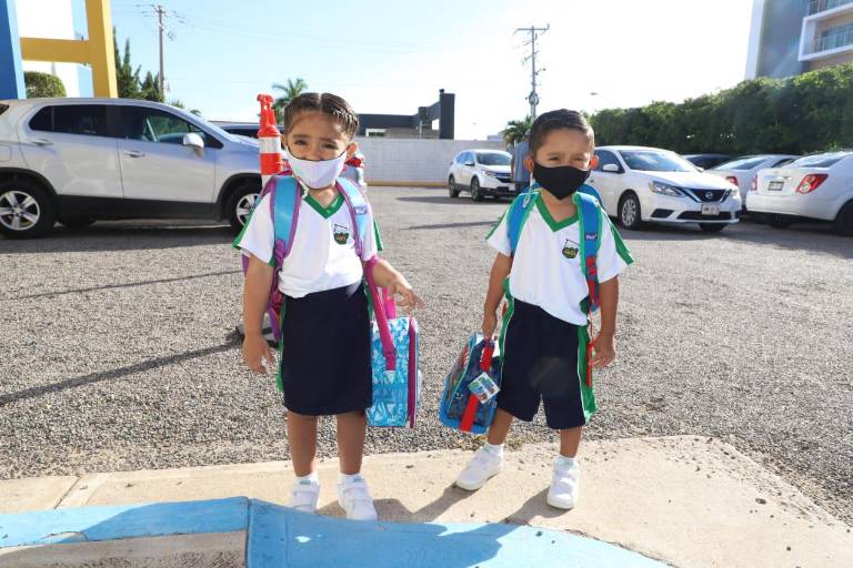 ¡Alumnos del Andes están de nuevo en las aulas!