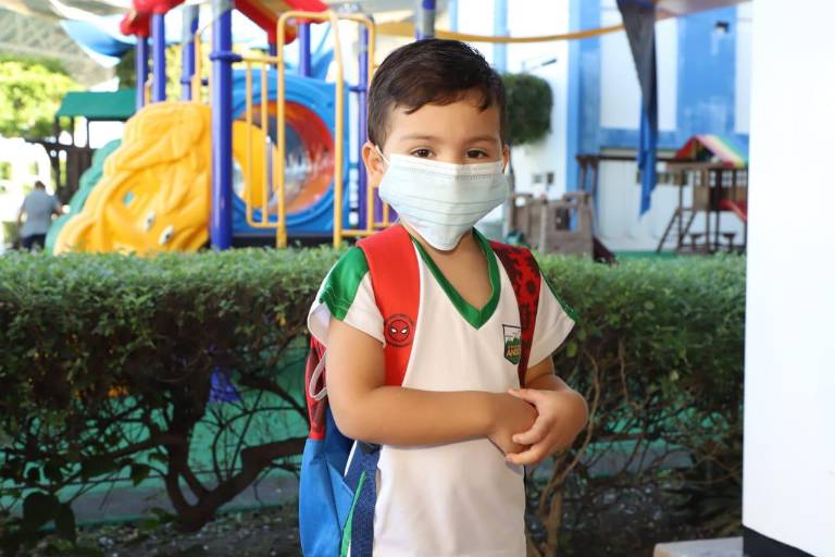 ¡Alumnos del Andes están de nuevo en las aulas!