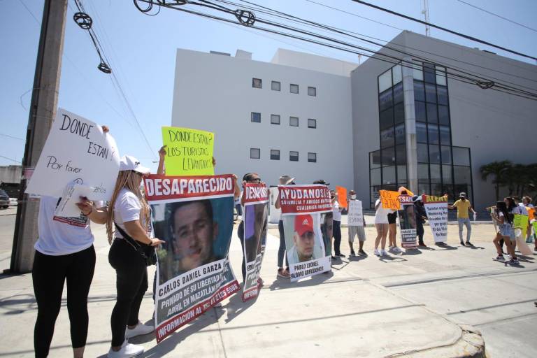 Familiares de jóvenes de Monterrey privados de la libertad en Semana Santa en Mazatlán exige aparezcan sanos y salvos