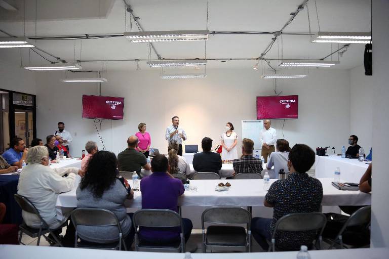 Imparten taller a maestros y directores de orquesta y coros infantiles de Sinaloa