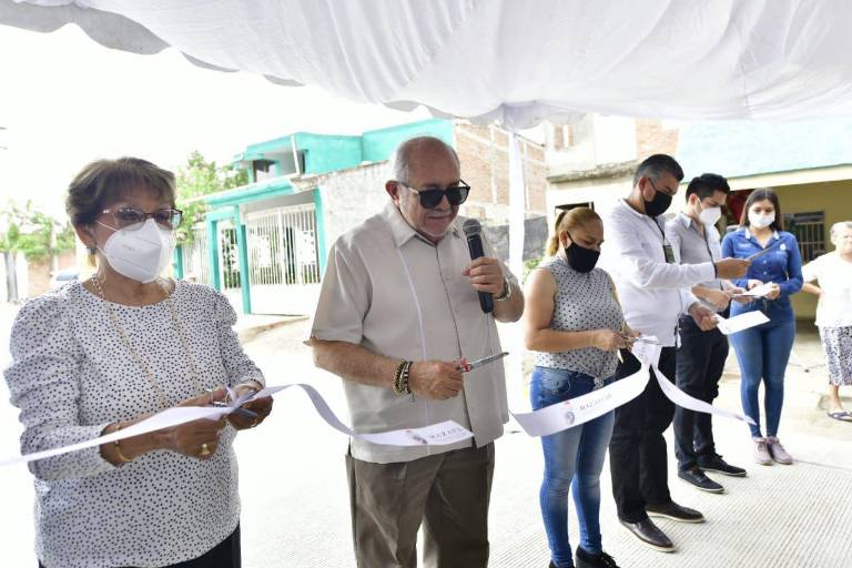 A pesar de la alta incidencia y muertes por Covid-19, el Alcalde de Mazatlán insiste en autorizar eventos masivos