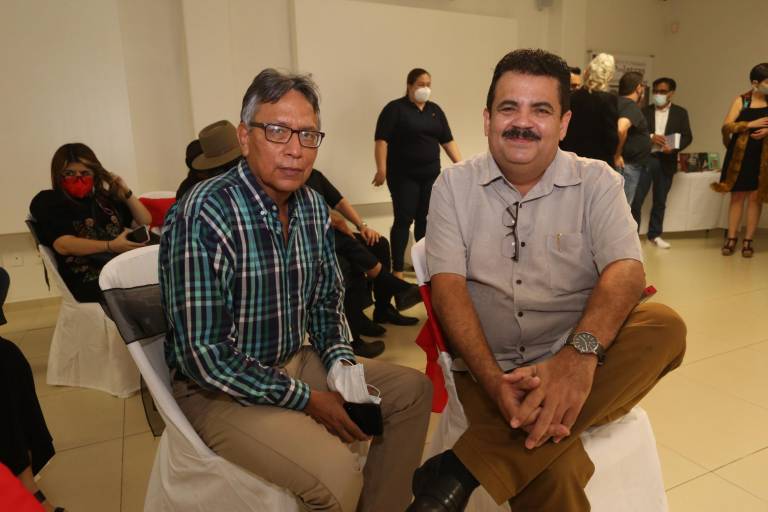 Enrique Escalona e Irma Calvo reciben el galardón del Premio Binacional Valladolid a las Letras