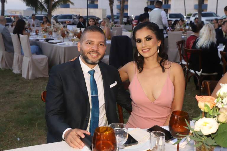 Rebeca y Juan Carlos celebran su boda civil