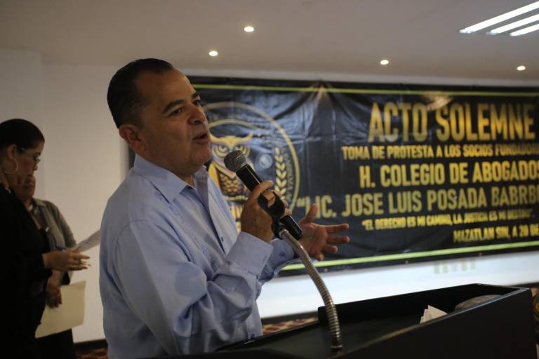 Policías que cometen delitos deben ser sacados inmediatamente de la corporación: abogado