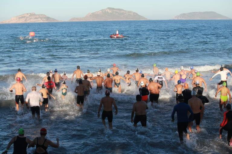 Tirado Humarán, Mercado Fong y Luna Díaz dominan el mar el Puntuable de Natación