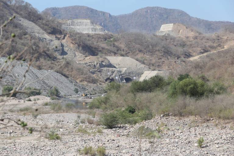 AMLO y Quirino se reúnen en Santa María, donde se construye la presa