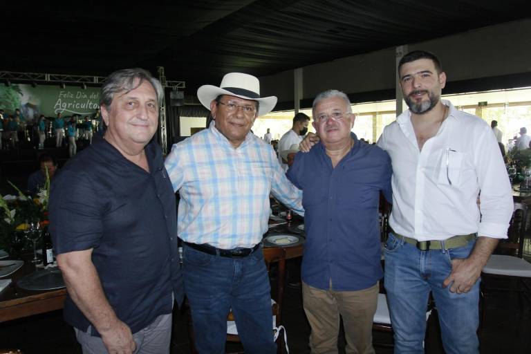 Celebran el Día del Agricultor en familia