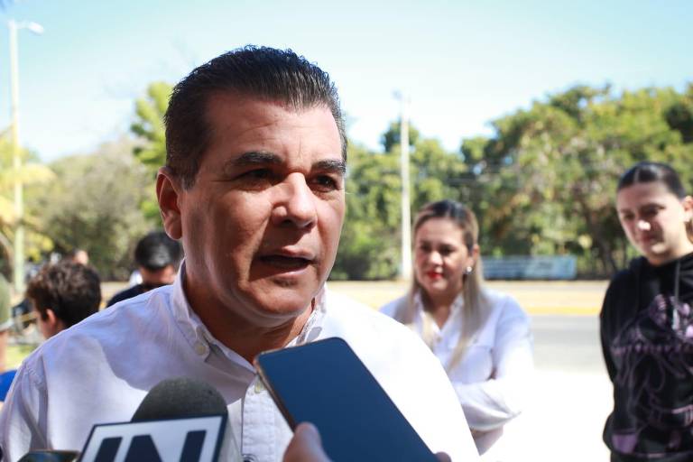 Llama Alcalde de Mazatlán a recuperar espacios como el Parque Central