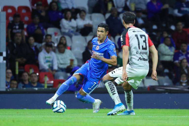 Bajo la mirada de Tuca, Cruz Azul vence a Atlas
