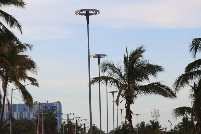 Gobierno de Mazatlán adjudica de manera directa compra de luminarias por $400.8 millones