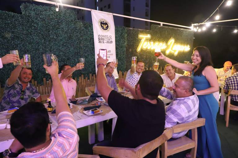 Integrantes del Colegio de Abogados Genaro Estrada festejan su día