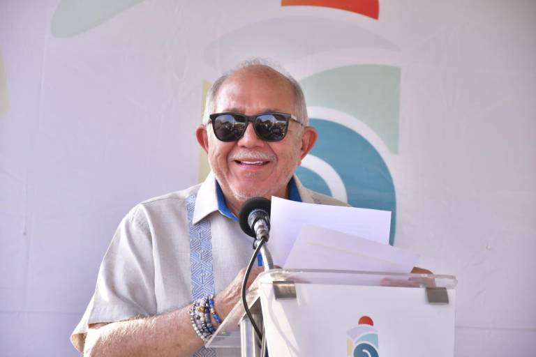 Alcalde de Mazatlán respalda a su Secretario por caso Nafta