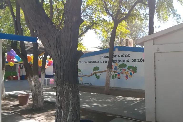 $!Hombre que era perseguido por policías ingresó en kínder de Culiacán en festejo del Día del Niño, confirma SEPyC