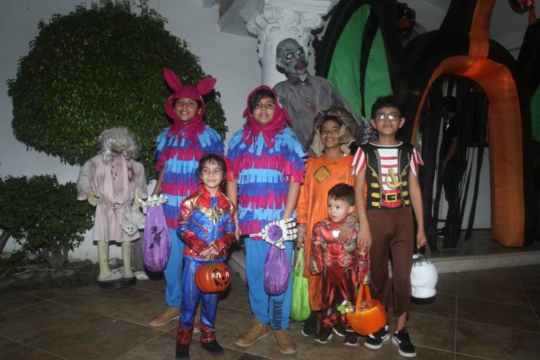 Vecinos del Fraccionamiento El Cid celebran el Halloween