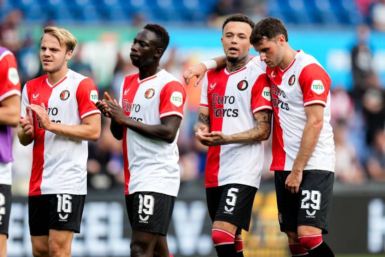 Frustrante arranque de Giménez y el Feyenoord