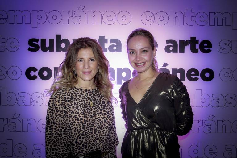 Coleccionistas participan en la subasta en pro de La Casa del Maquío