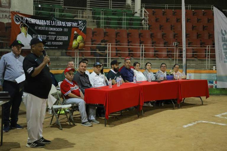 Director de Imdec inaugura la Liga de Medios de Comunicación de Softbol