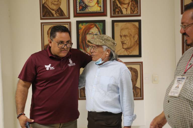 Presenta ‘Bocetos de amigos mazatlecos’ Xosé Lamas