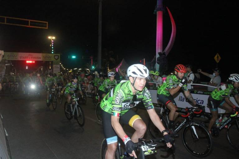 Carrera ciclista GFNY Mazatlán 2021 tiene multitudinaria participación