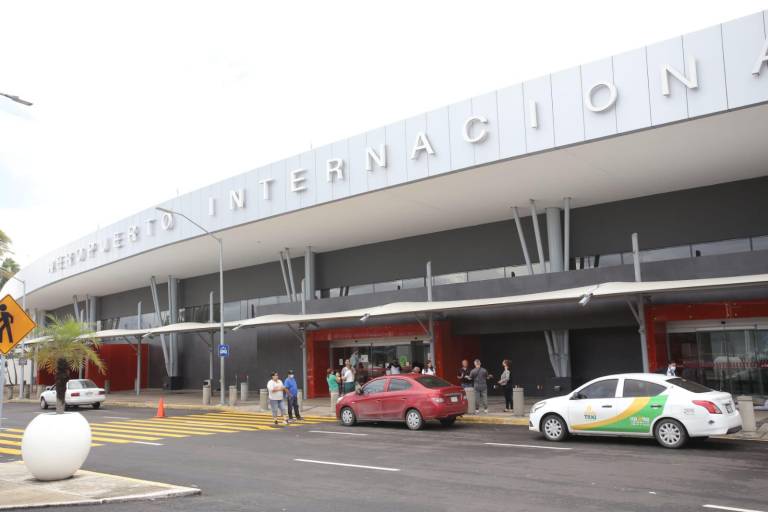 Reactiva operaciones y vuelos el aeropuerto de Mazatlán, informa Protección Civil