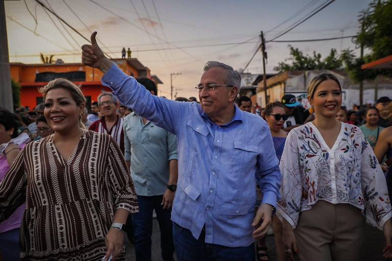 Asiste Gobernador a la procesión en honor de la Virgen de Nuestra Señora del Rosario