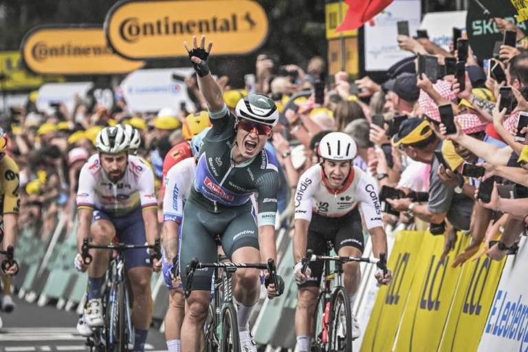 Philipsen confirma su superioridad en el sprint en el Tour de Francia