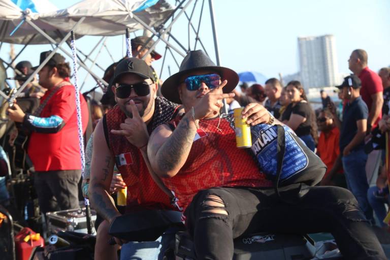 Disfrutan ‘bikers’ del malecón porteño