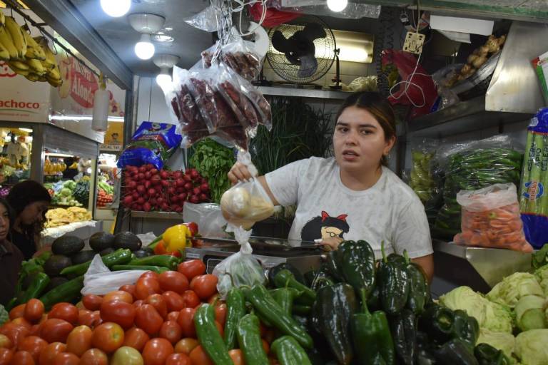 Aunque bajaron precios de tomate y cartera de huevos, siguen estando caros: comerciantes de Culiacán